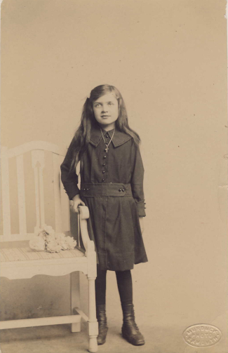 Murduck Photo No. 0025 - Unidentified Girl, younger